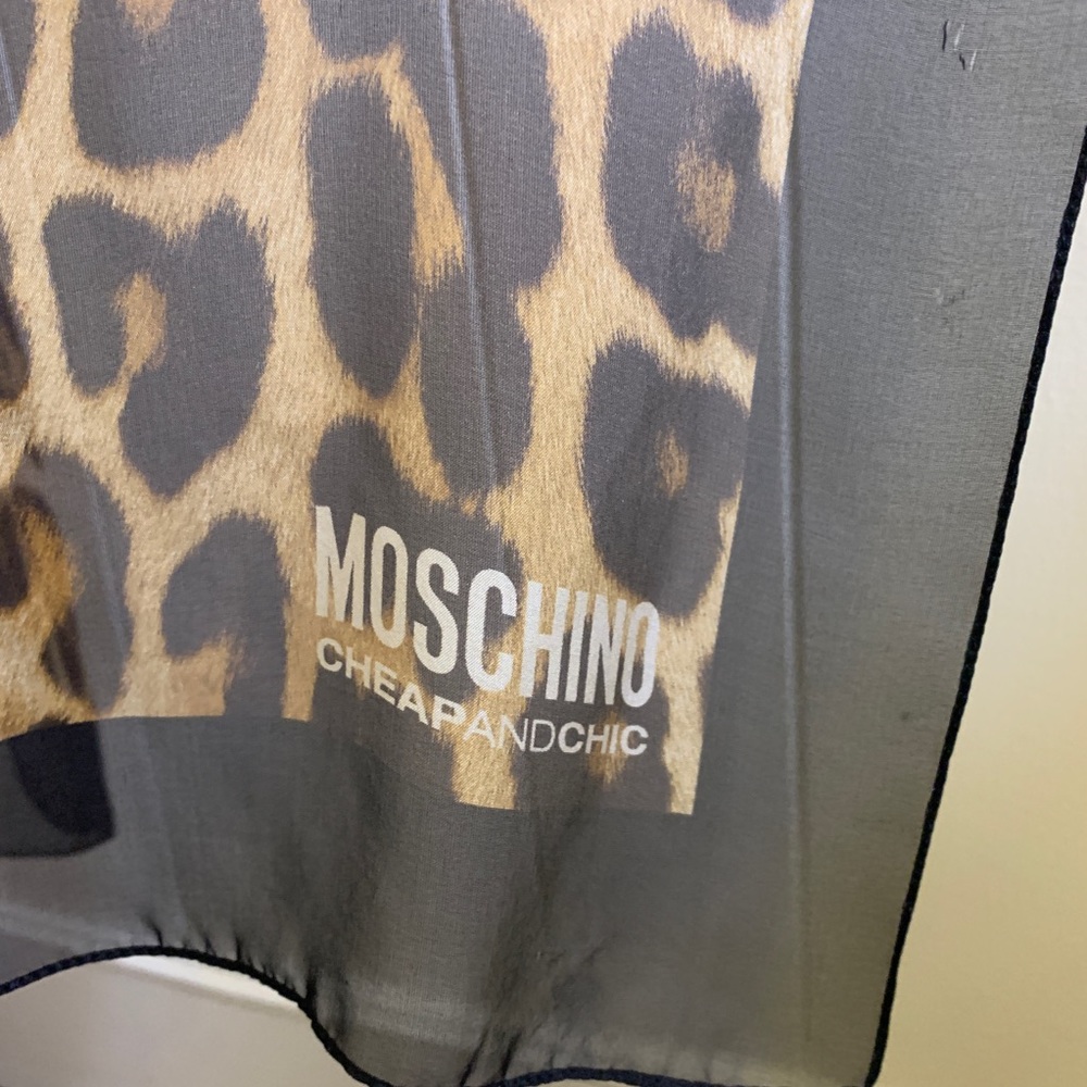 MOSCHINO 100% Silk Cheetah Print Scarf - New - Picture 2 of 8